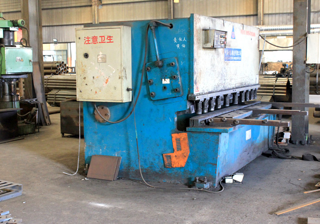 螺栓球網(wǎng)架剪板...